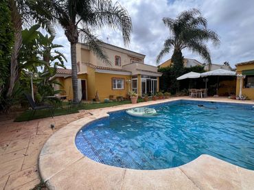 Villa con balcone in vendita a Urbanizaciones