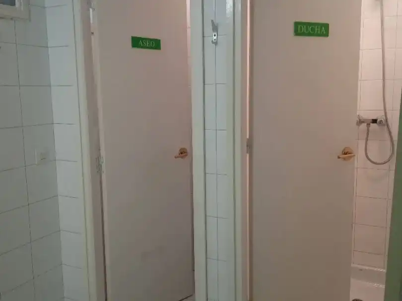 Baño de Local de alquiler en  Logroño con Aire acondicionado y Amueblado