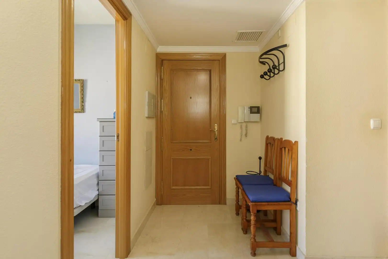 Piso en venta en Granada con Calefacción, Balcón y Piscina comunitaria