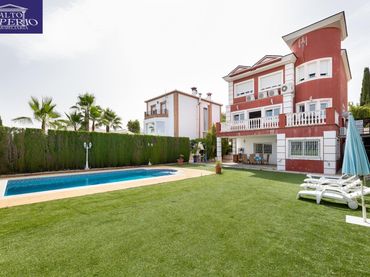 Xalet amb piscina en venda a Barrio de la Vega
