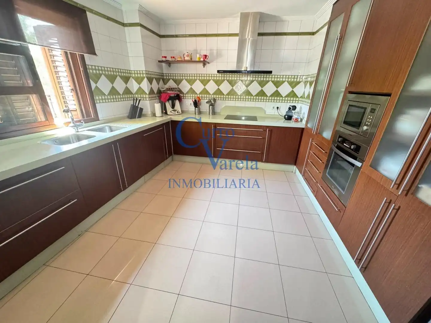 Kitchen of Houses for sale in Dos Hermanas  with Air Conditioner, Heating and Terrace