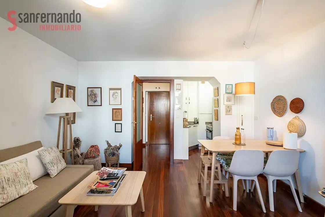 Sala de estar de Apartamento en venta en Torrelavega  con Calefacción, Amueblado y Balcón