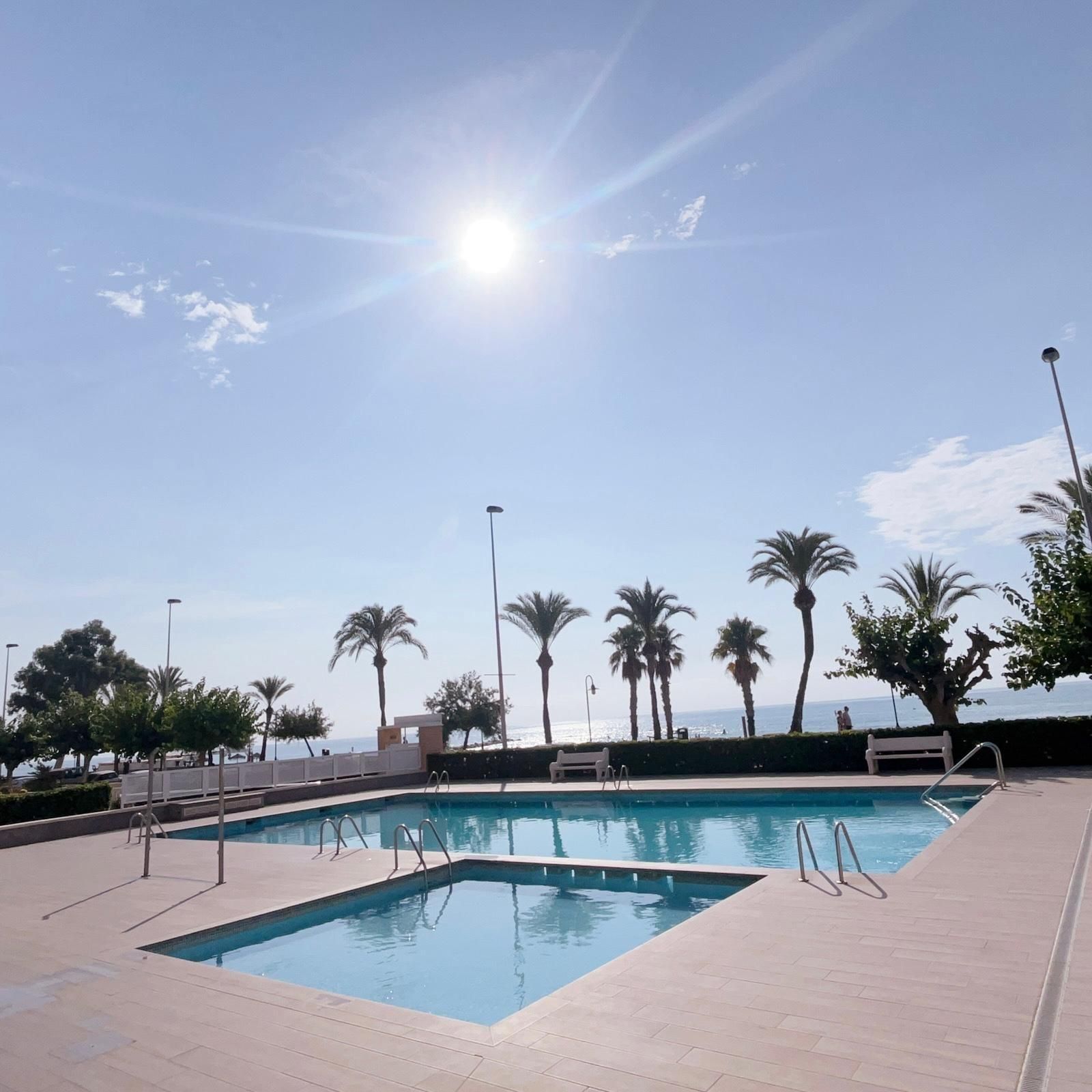 Piscina de Apartament en venda en Benicasim / Benicàssim amb Jardí privat, Terrassa i Traster