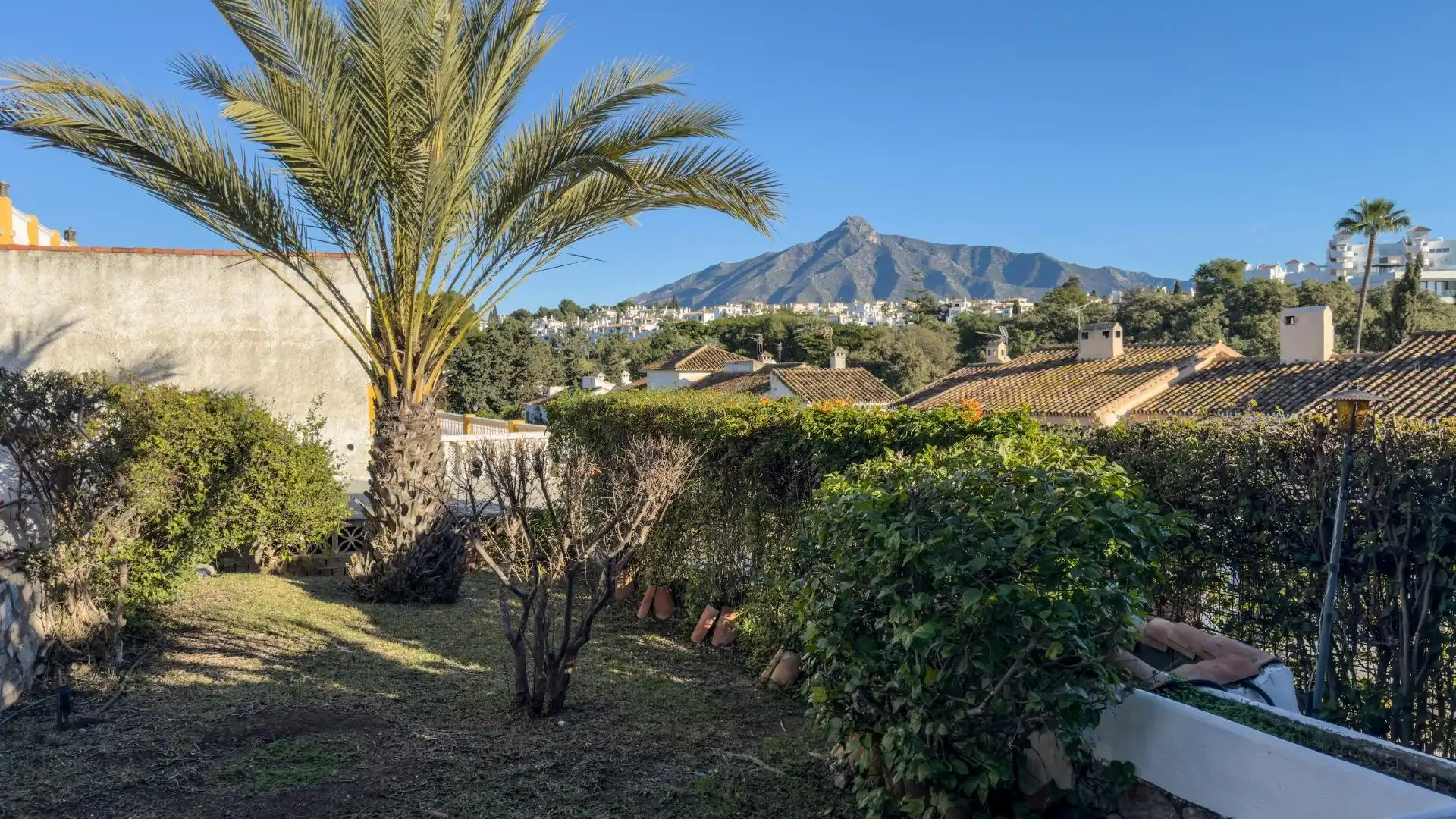 Vista exterior de Casa o xalet en venda en Marbella amb Aire condicionat, Calefacció i Alarma