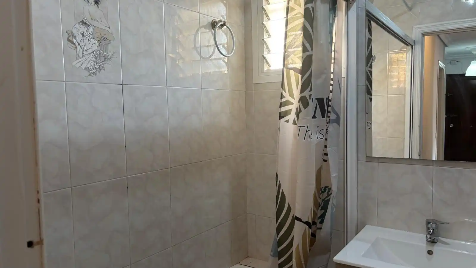 Bathroom of Flat for sale in Sevilla  with Air Conditioner, Private garden and Furnished