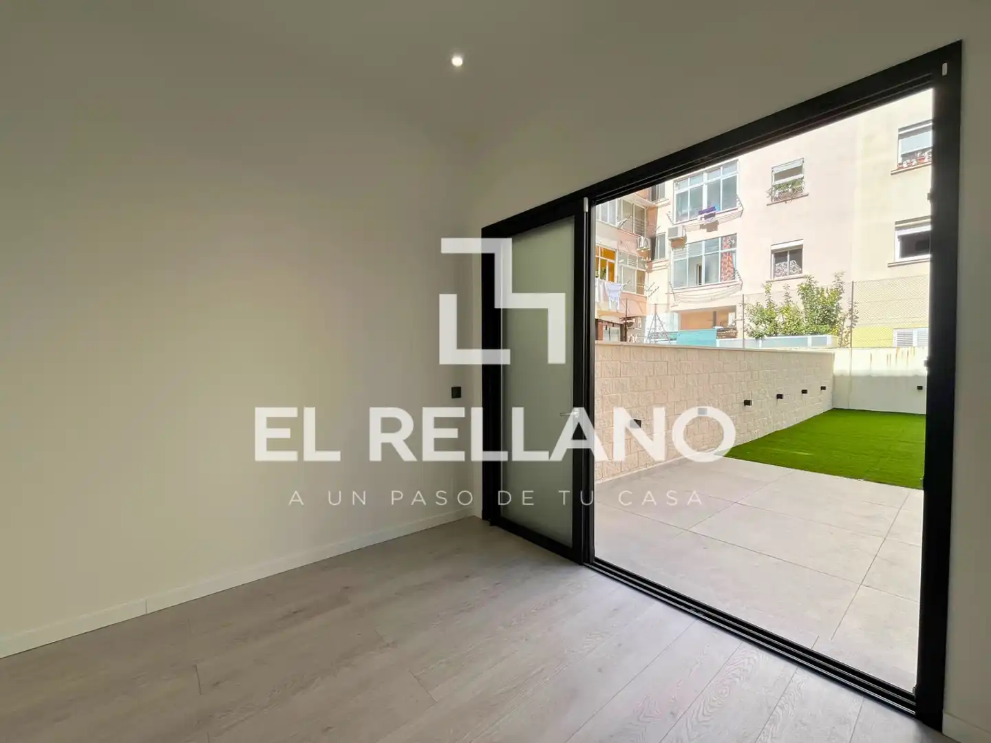 Vista exterior de Piso en venta en Badalona con Aire acondicionado, Calefacción y Jardín privado