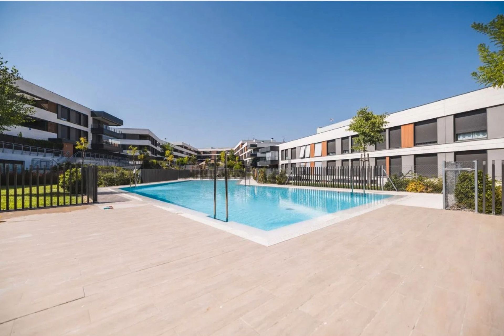 Swimming pool of Flat to rent in Las Rozas de Madrid  with Air Conditioner, Heating and Parquet flooring