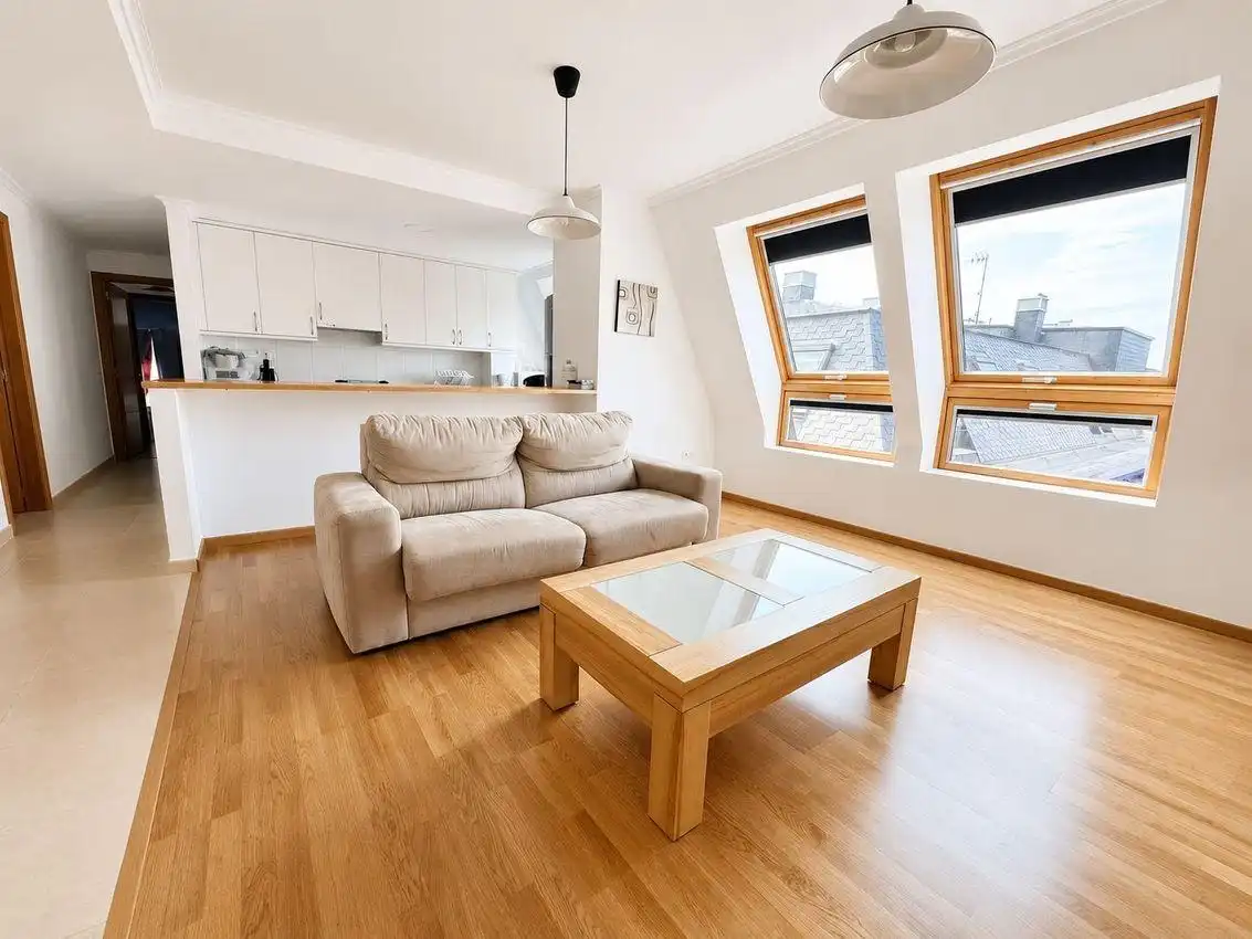 Wohnzimmer von Dachboden zum Verkauf in Cervo mit Heizung, Abstellraum und Möbliert
