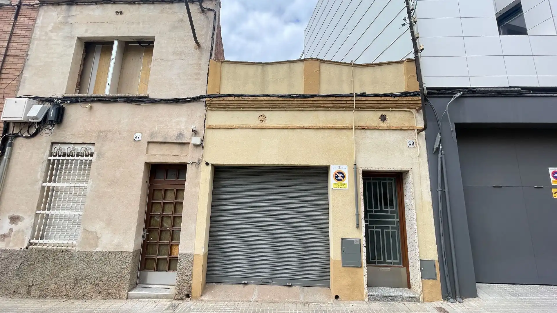 Vista exterior de Casa o xalet en venda en Terrassa amb Aire condicionat, Calefacció i Jardí privat