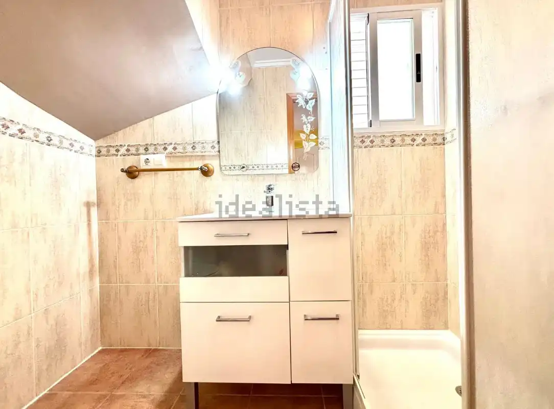 Baño de Casa adosada en venta en Sagunto / Sagunt con Aire acondicionado, Calefacción y Jardín privado