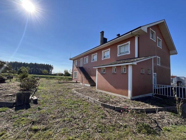 Edificio en Venta en Carballás en Mesía