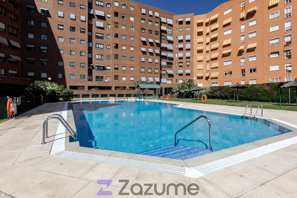 Piscina de Piso de alquiler en Móstoles con Aire acondicionado, Calefacción y Parquet