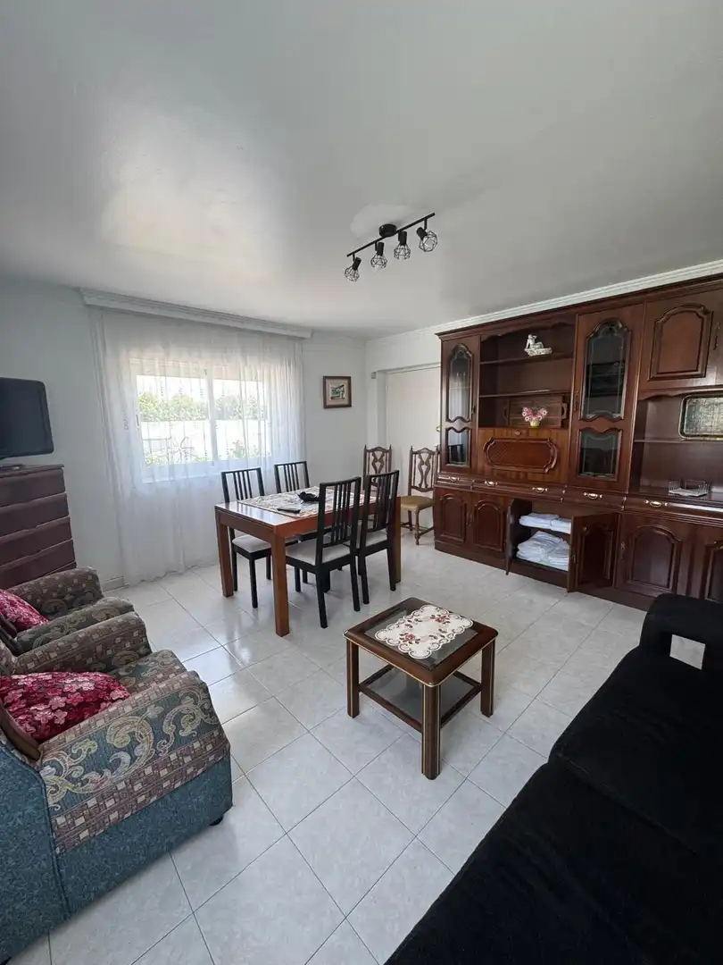 Menjador de Casa o xalet de lloguer en Laredo amb Jardí privat i Moblat