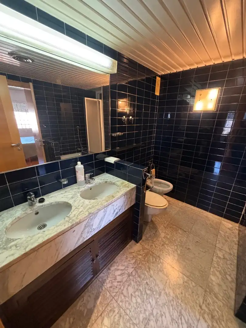 Bathroom of Flat for sale in Castelldefels  with Air Conditioner, Heating and Parquet flooring