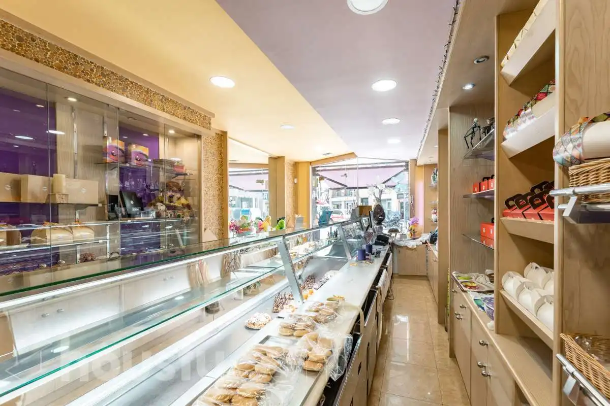 Commercial properties for sale in Barcelona  with Air Conditioner and Furnished