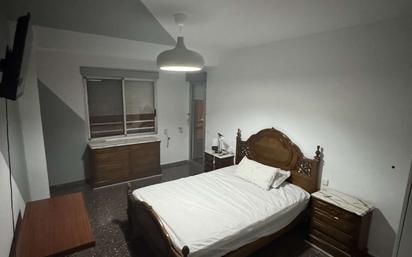 Bedroom of Flat to share in  Valencia Capital  with Air Conditioner, Heating and Terrace