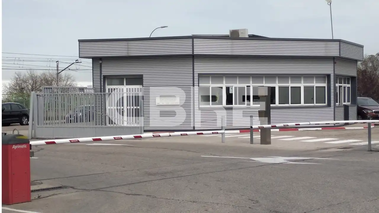 Industrial building to rent in Avenida de la Industria 22, imagen 6