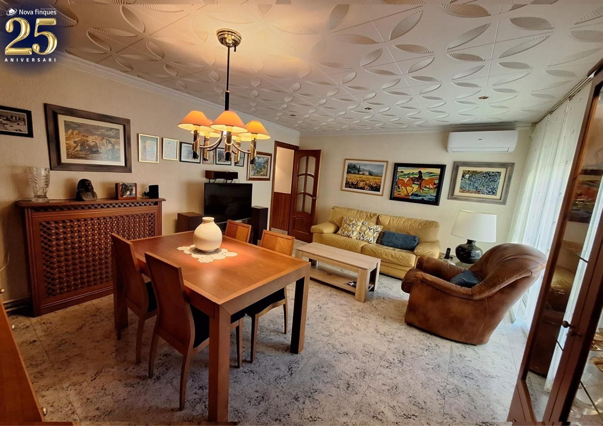 Comedor de Casa o chalet en venta en Castellar del Vallès con Aire acondicionado, Calefacción y Jardín privado