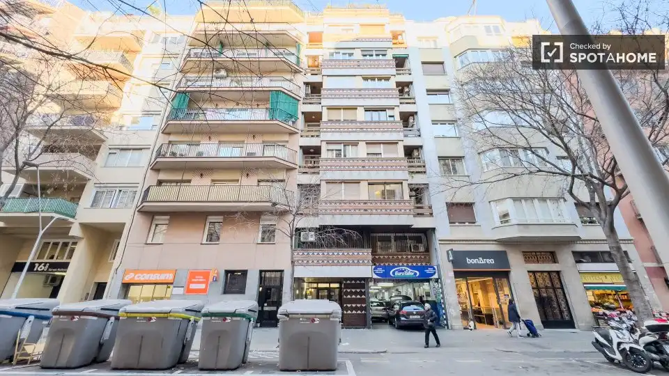 Vista exterior de Piso para compartir en Eixample