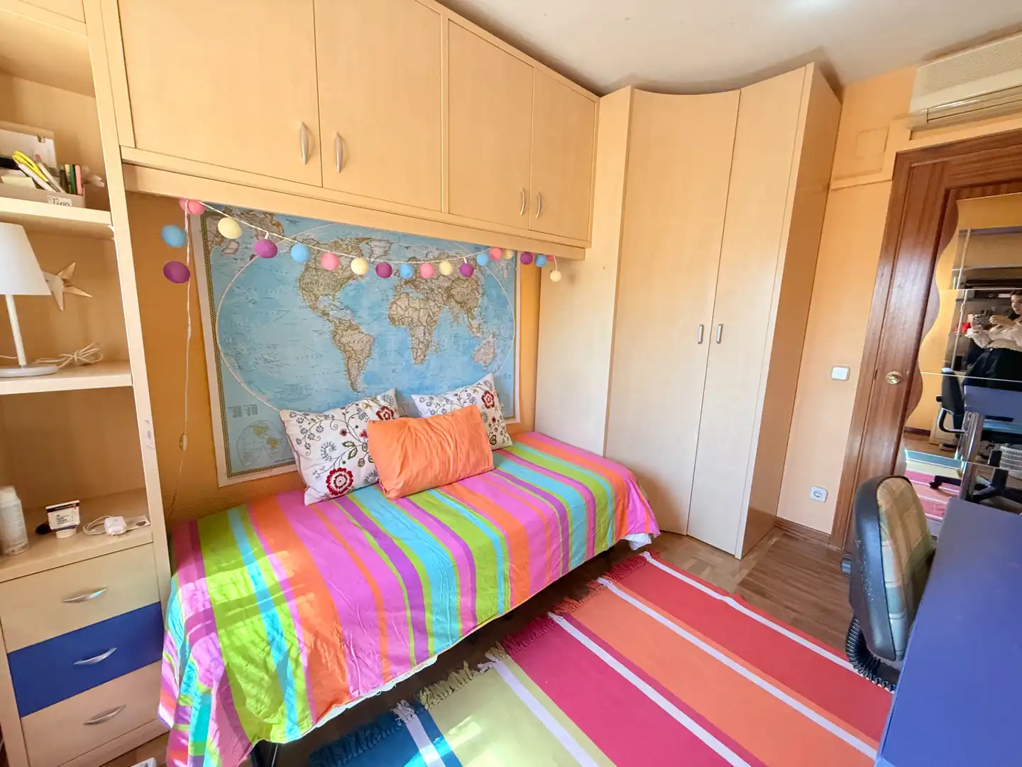 Habitación de Casa adosada en venta en San Sebastián de los Reyes con Aire acondicionado, Calefacción y Jardín privado