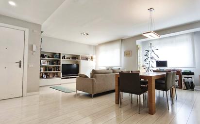 Living room of Flat for sale in  Logroño  with Air Conditioner, Heating and Parquet flooring