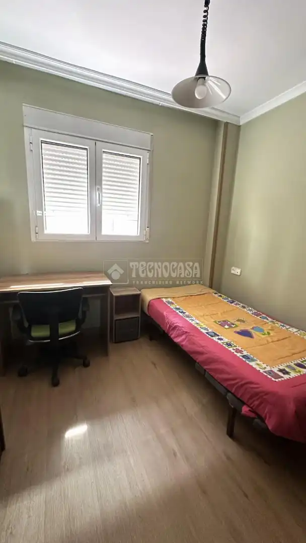 Bedroom of Flat for rent in Granada  with Heating and Balcony