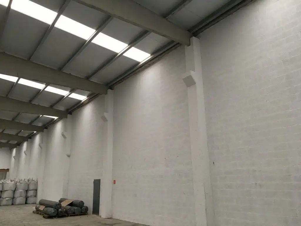 Nave industrial de alquiler en Cabanas