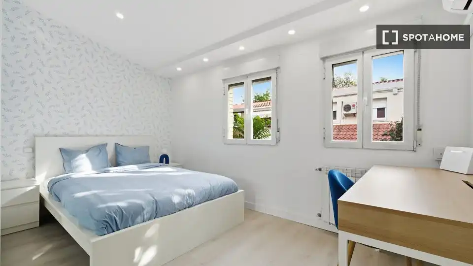 Room in Tres Olivos - Valverde