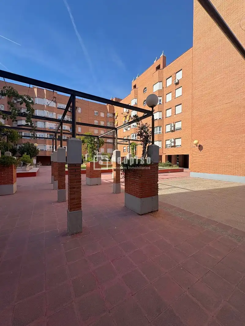 Vista exterior de Piso en venta en Madrid con Terraza y Trastero