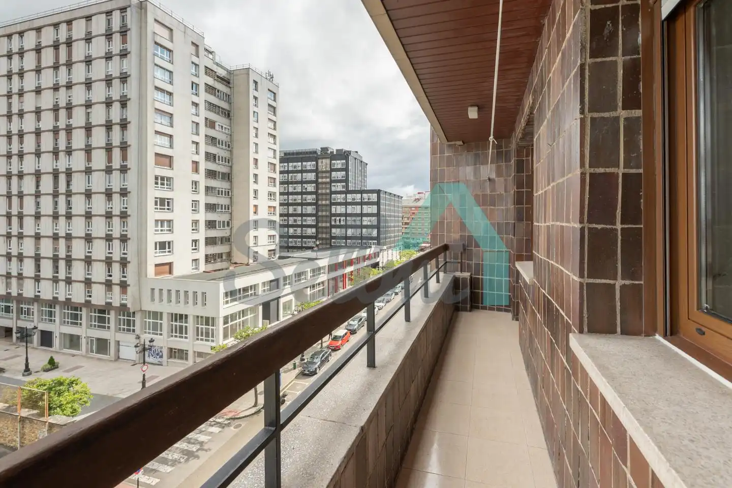 Terrassa de Pis per a compartir en Oviedo  amb Calefacció, Parquet i Terrassa