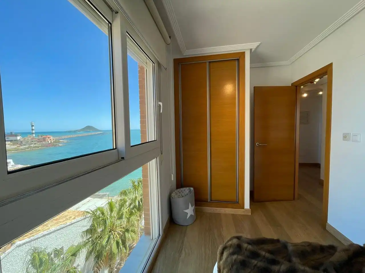 Schlafzimmer von Wohnungen zum Verkauf in La Manga del Mar Menor mit Heizung, Parkett und Terrasse