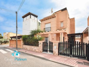 Chalet con jardín en venta en San Juan de los Terreros