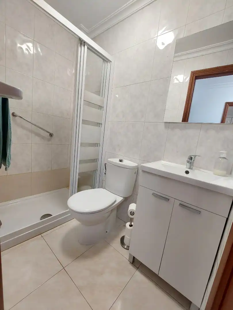 Bany de Estudi de lloguer en Las Palmas de Gran Canaria amb Moblat, Forn i Rentadora