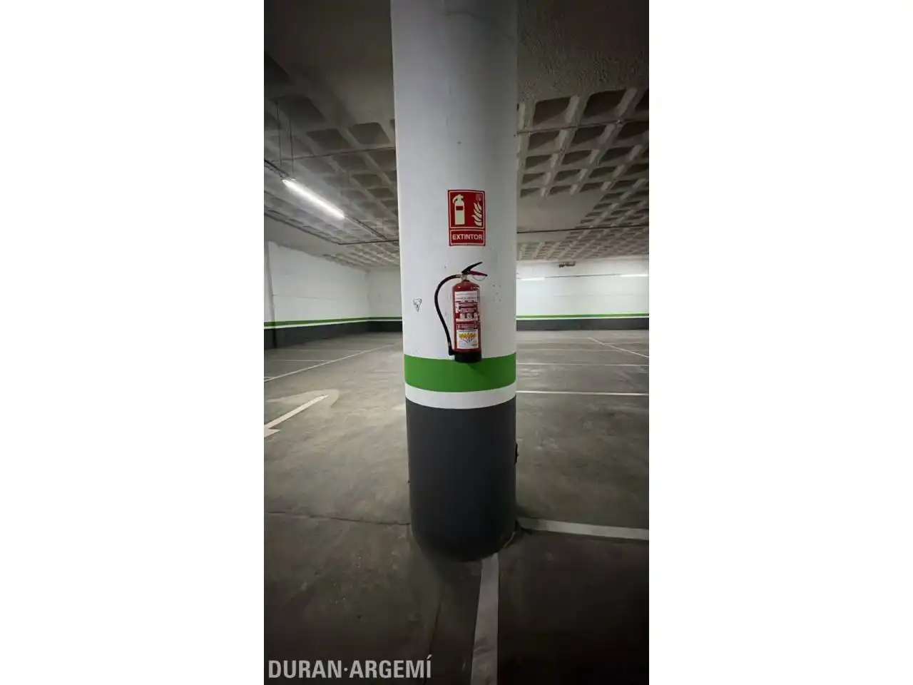 Parking of Garage for rent in Sud