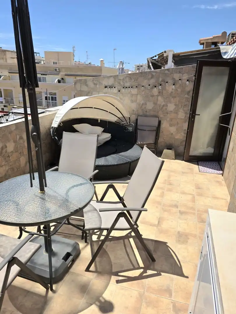 Terrassa de Dúplex en venda en Torrevieja amb Aire condicionat, Terrassa i Moblat