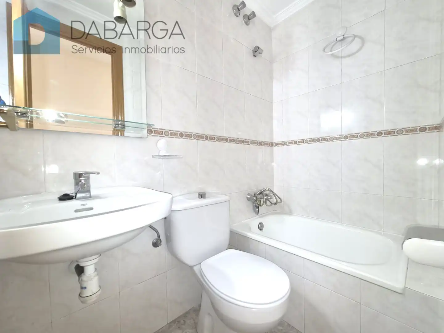 Baño de Piso en venta en Ripollet con Calefacción, Trastero y Horno