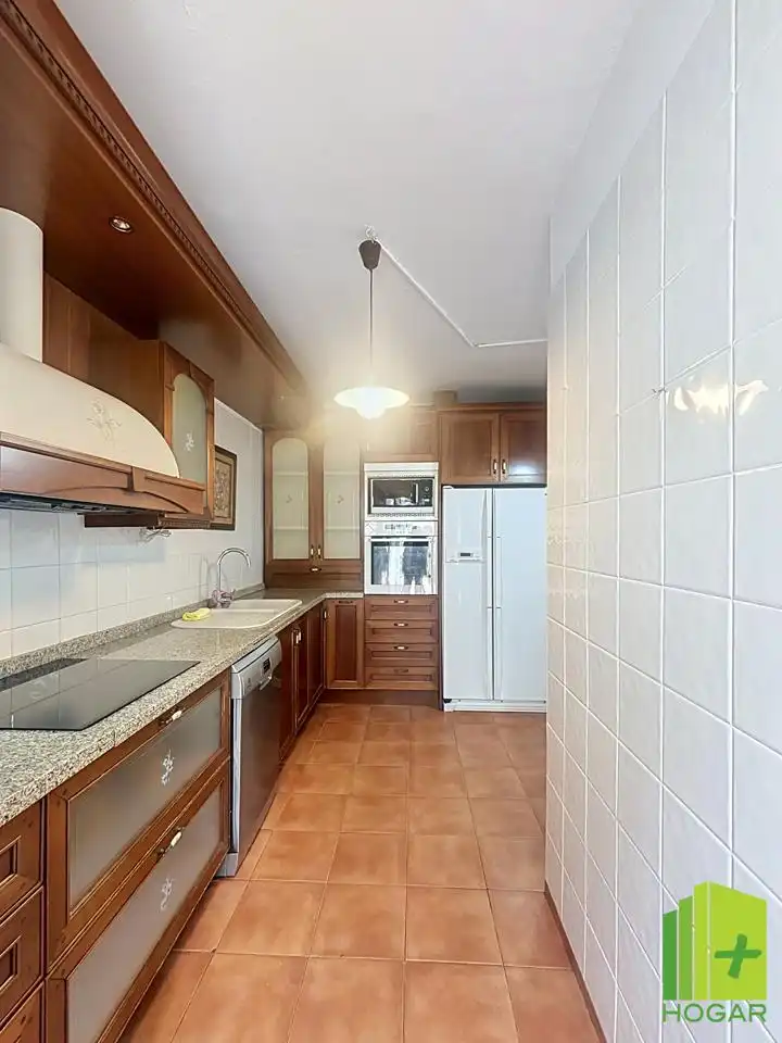 Cocina de Casa adosada en venta en Jaén con Aire acondicionado, Jardín privado y Terraza