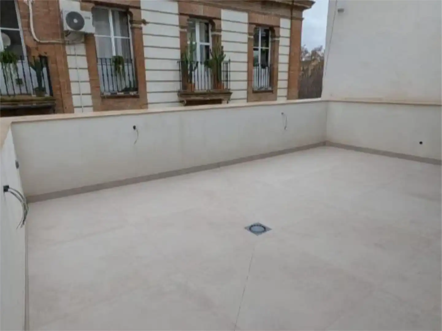 Terrasse von Wohnung zum Verkauf in  Sevilla Capital mit Klimaanlage, Schwimmbad und Balkon