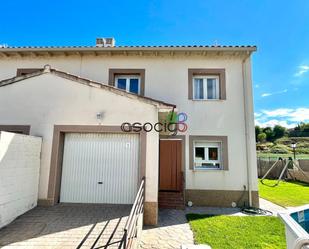 Außenansicht von Haus oder Chalet zum verkauf in Armuña de Tajuña mit Schwimmbad