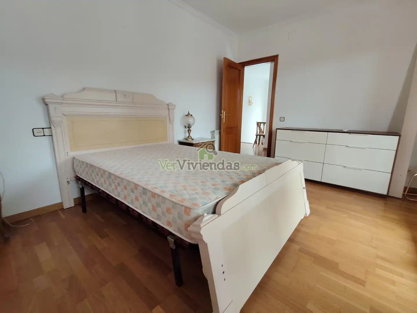 Dormitori de Casa o xalet en venda en Cerdanyola del Vallès amb Calefacció, Jardí privat i Parquet