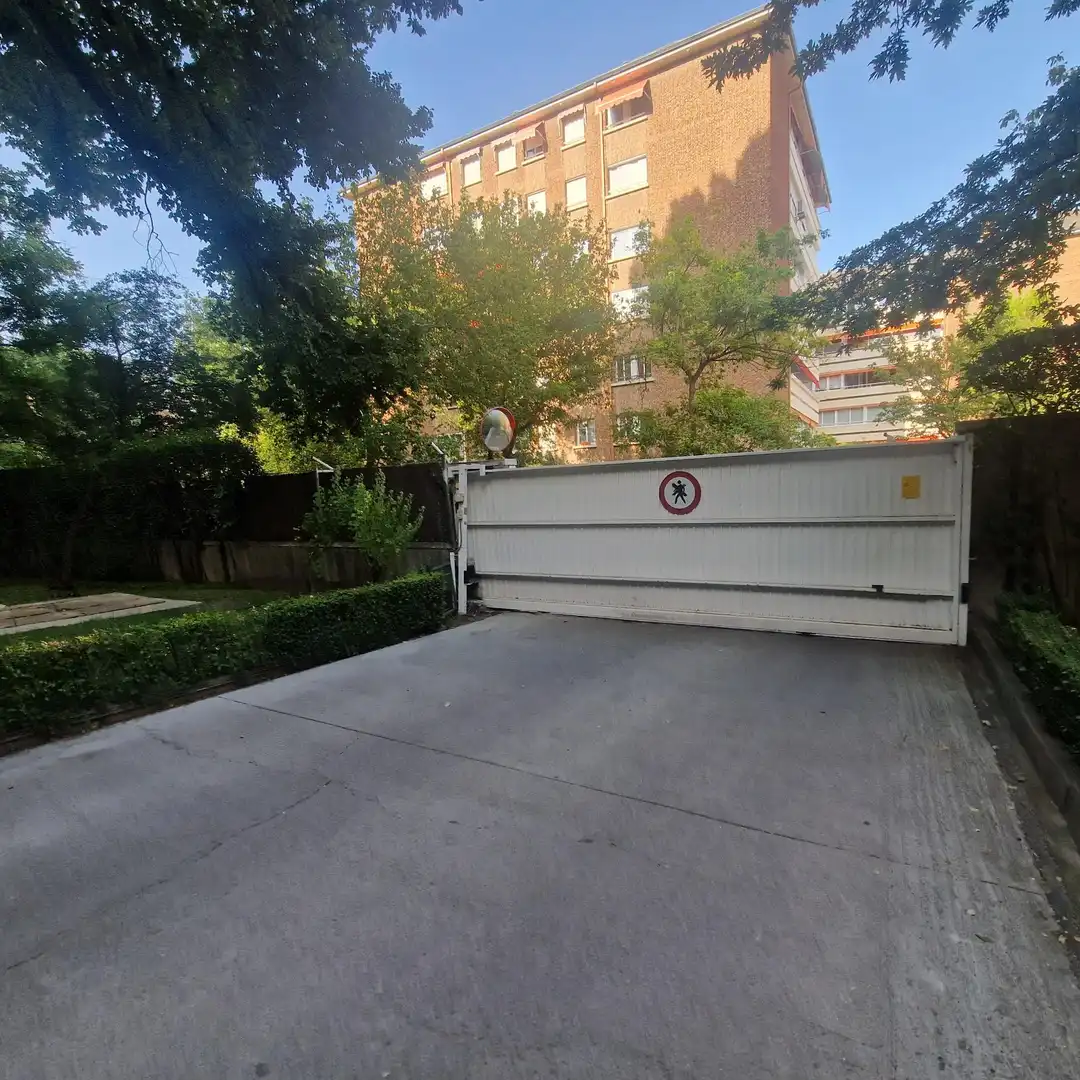 Parking of Flat for sale in Madrid  with Air Conditioner, Heating and Private garden