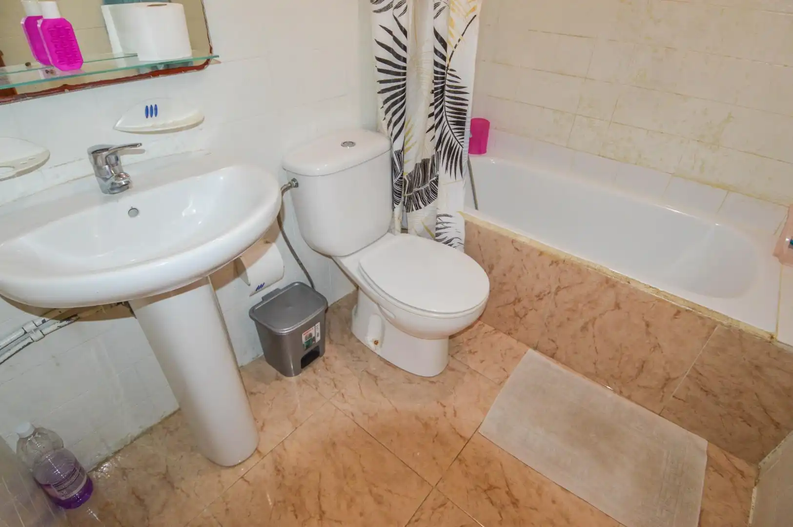 Badezimmer von Wohnungen zum Verkauf in Mogán mit Privatgarten, Terrasse und Gemeinschaftspool