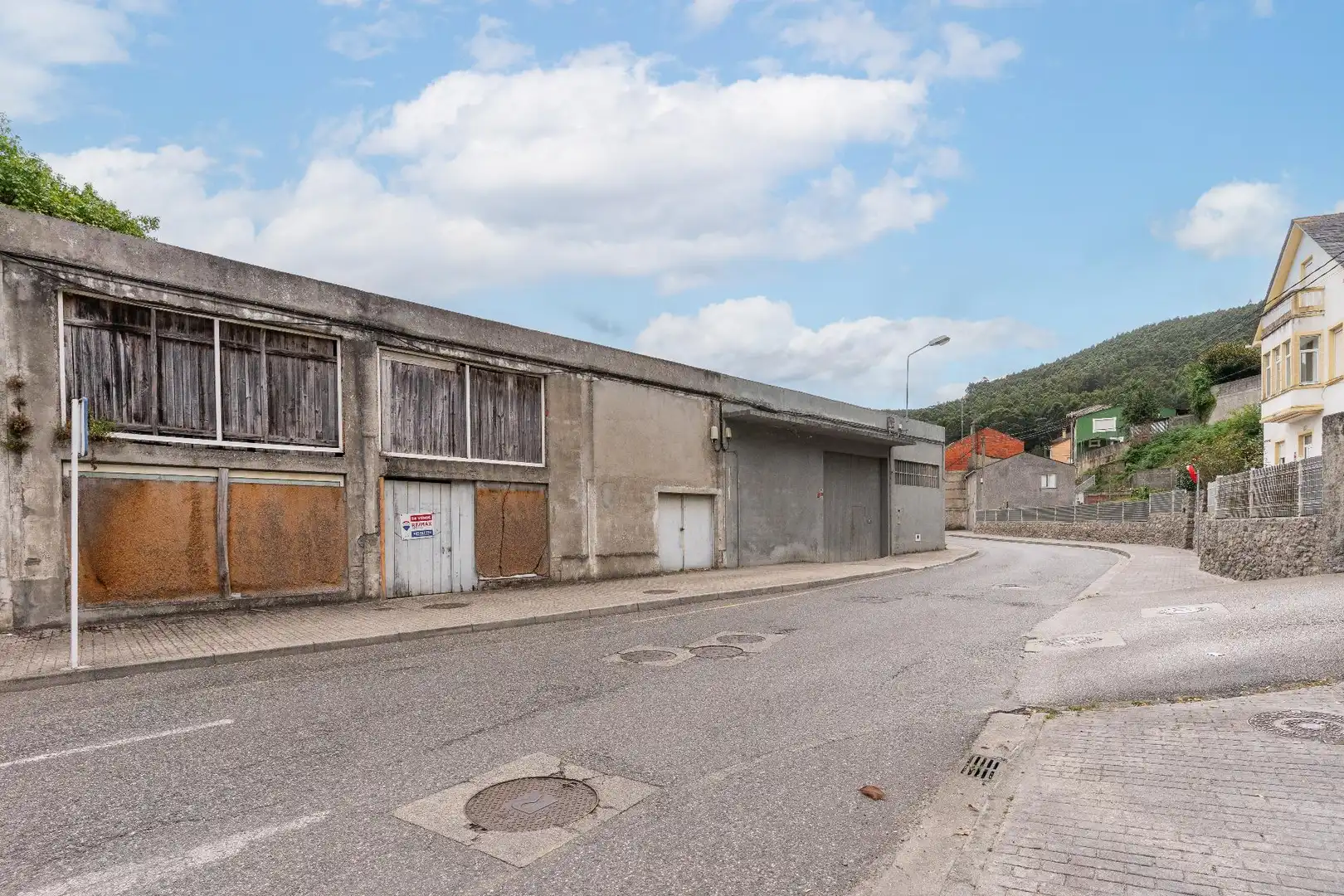 Vista exterior de Nau industrial en venda en Viveiro