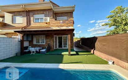 Swimming pool of Single-family semi-detached for sale in Arroyomolinos (Madrid)  with Air Conditioner, Heating and Private garden