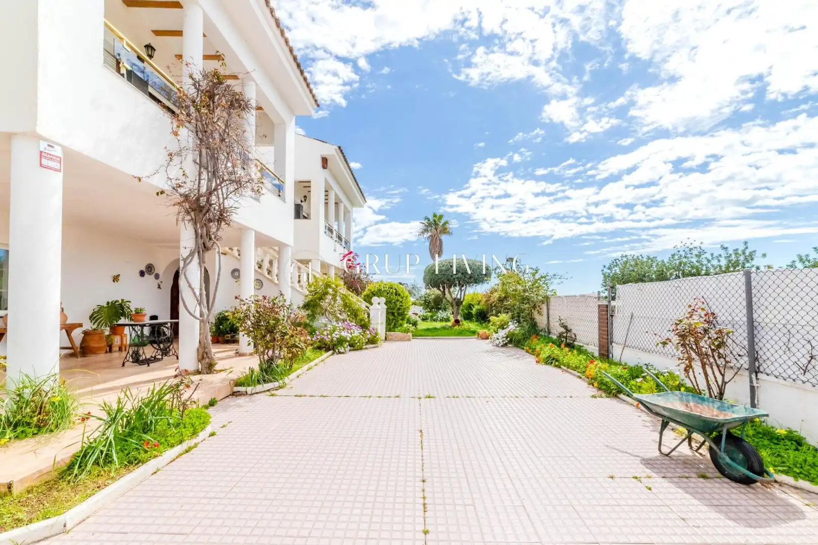Vista exterior de Casa o chalet en venta en Vilanova i la Geltrú con Calefacción, Jardín privado y Terraza