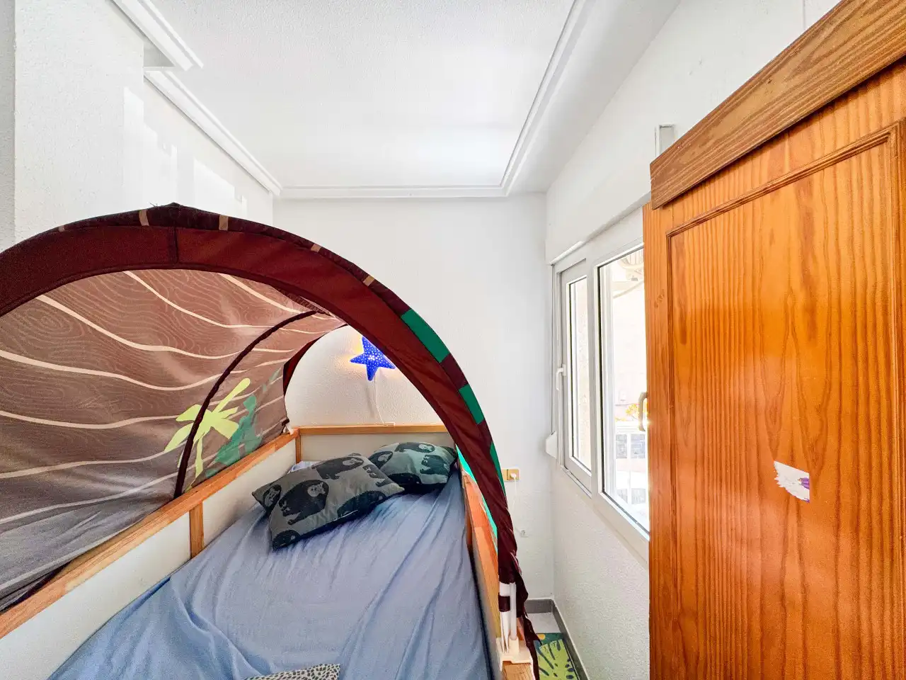 Habitación de Apartamento en venta en Torrevieja con Aire acondicionado, Calefacción y Terraza