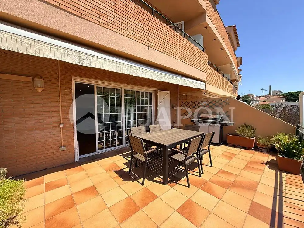 Terraza de Casa adosada en venta en El Masnou con Calefacción, Jardín privado y Terraza