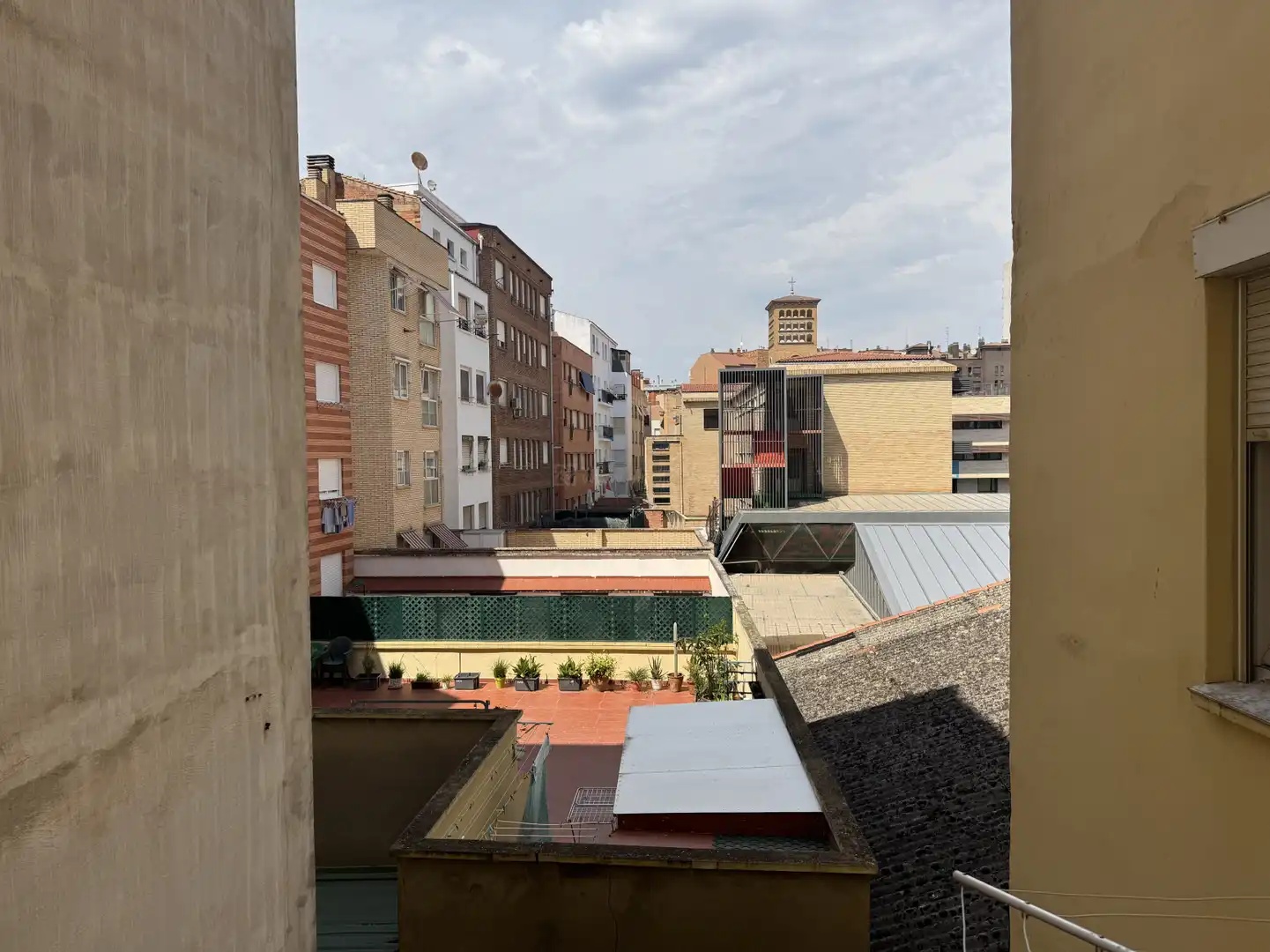 Vista exterior de Piso en venta en  Logroño con Calefacción