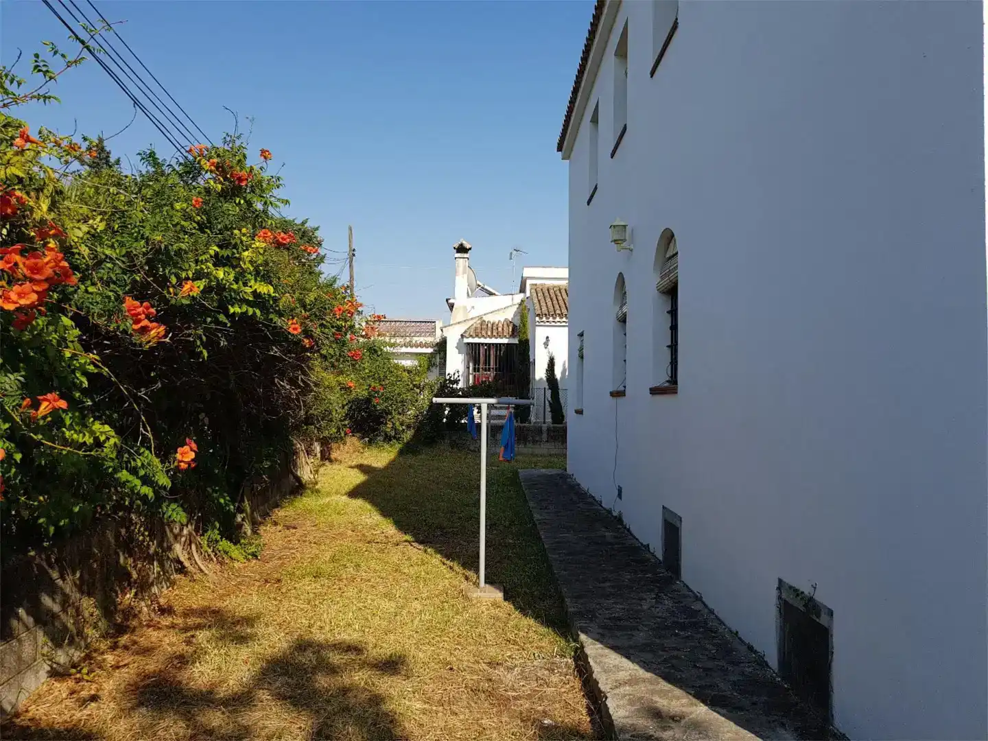 Exterior view of Houses for sale in Barbate  with Air Conditioner, Swimming Pool and Balcony