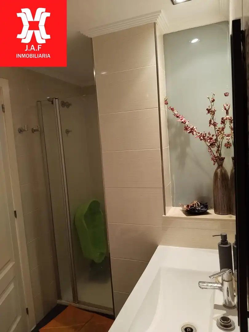 Baño de Piso en venta en Valencia con Aire acondicionado y Balcón